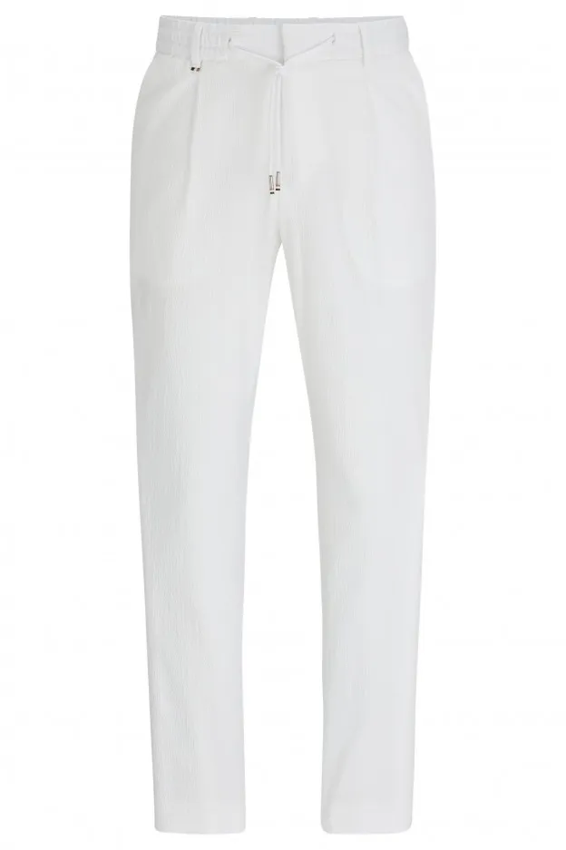   Boss - Hugo Boss     Boss - Hugo Boss Boss - Hugo Boss pantaloni relaxed fit in seersucker di misto cotone    