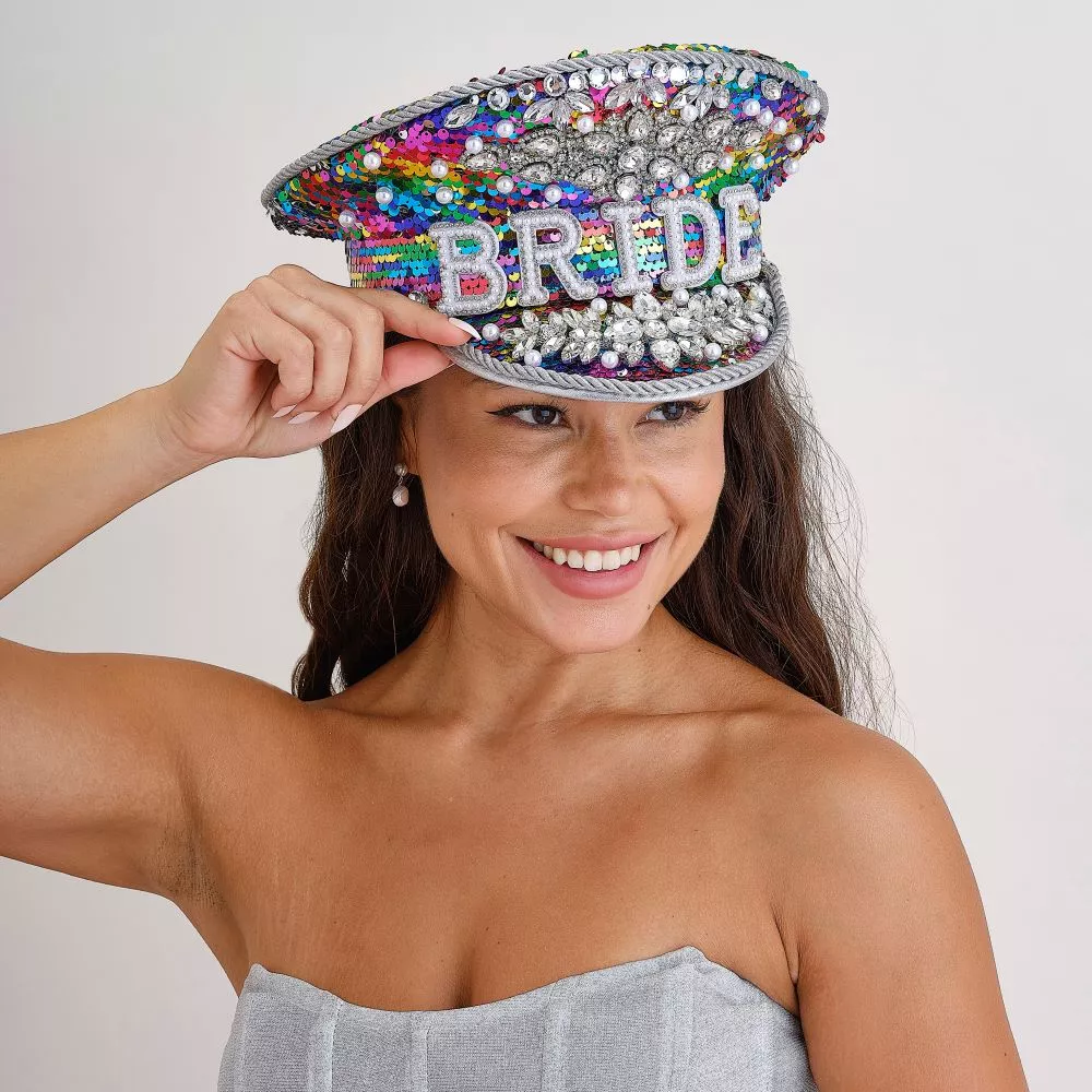 Cappello da sposa dai colori scintillanti