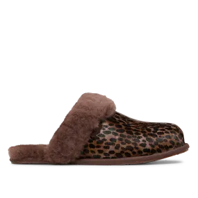  UGG   SCUFFETTE CASPIAN - Pantofole con motivi animali | Marrone